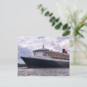 Carte Postale Queen Mary II dans le port de Hambourg (Debout devant)