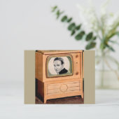 Carte Postale Qui est à la télé ? (Debout devant)