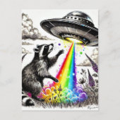 Carte Postale Raccoon et l'OVNI arc-en-ciel dans une prairie fle (Devant)