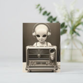Carte Postale Radio Alien (Debout devant)