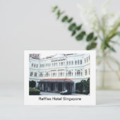 Carte Postale Raffles Hotel Singapour (Debout devant)