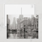 Carte Postale Rainy Day in Times Carré, 1943 (Devant / Derrière)