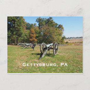 Carte Postale Rangée de canons sur le champ de bataille de Getty