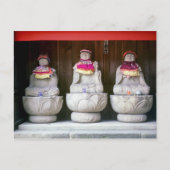 Carte Postale Rangée de statues de moines Jizo avec bavoir et ch (Devant)