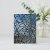 Carte Postale Razor wire, prison (Debout devant)