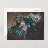 Carte Postale reading with a cup of tea literary (Devant / Derrière)