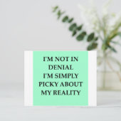 Carte Postale RÉALITÉ.png (Debout devant)