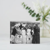 Carte Postale Recrutement des infirmières (Debout devant)