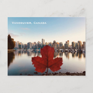 Carte postale Red Maple Leaf Skyline de Vancouver