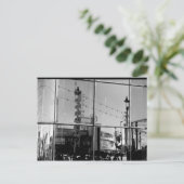 Carte Postale Réflexion Fenêtre Sandcastle B/W (Debout devant)