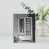 Carte Postale Réfrigérateur abandonné (Debout devant)