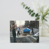 Carte Postale Reichmann sur Broadway (Debout devant)