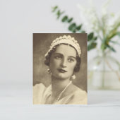 Carte Postale Reine Astrid de Belgique (Debout devant)