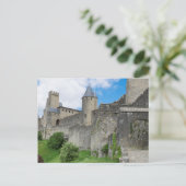 Carte Postale Remparts de Carcassonne (Debout devant)