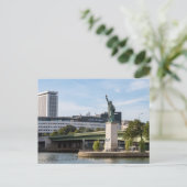 Carte Postale Réplique de la statue de la Liberté - Paris, Franc (Debout devant)
