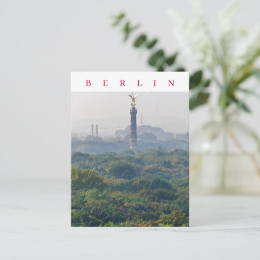 Carte postale représentant le Tiergarten de Berlin (Debout devant)