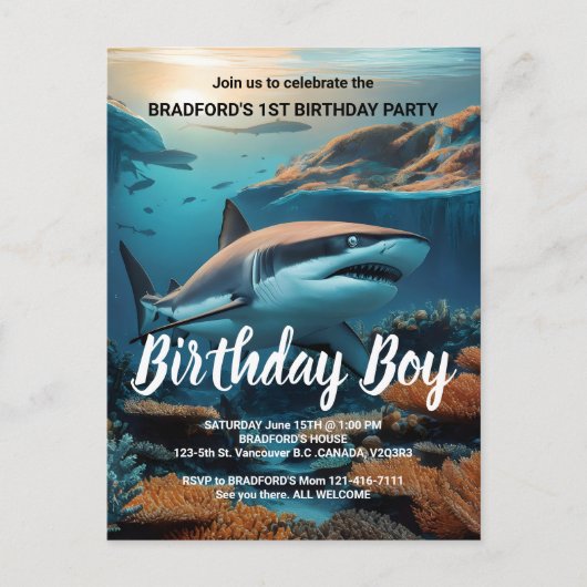 Carte Postale Requin majestueux glissant à travers les profondeu (Devant)