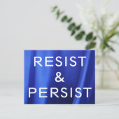 Carte Postale Resist & Persist, texte blanc sur Photo en soie bl (Debout devant)