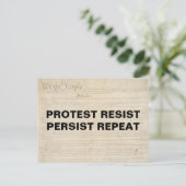 Carte Postale Résister à la protestation persister Répéter We th (Debout devant)