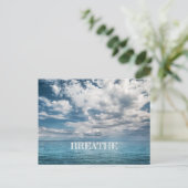 Carte Postale Respire sur un océan Turquoise avec nuages (Debout devant)