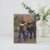 Carte Postale Résumé Description Le tambour principal mène le Ma (Debout devant)