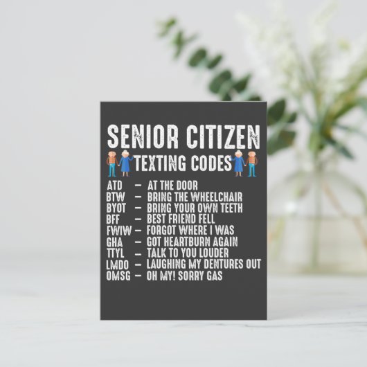 Carte Postale Retired elderly Person Senior Citizen Texting Code (Debout devant)