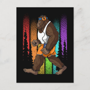 Carte Postale Retro Walking Bigfoot bizarre