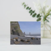 Carte Postale Reynisdrangar, plage de Reynisfjara, Islande (Debout devant)