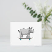 Carte Postale Rhinocéros en patineur avec planche à roulettes (Debout devant)