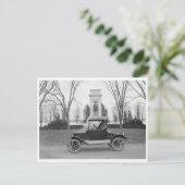 Carte Postale Roadster décapotable vintage (Debout devant)