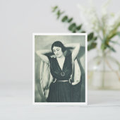Carte Postale Roberta Arnold, Actrice, 1920 (Debout devant)