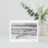 Carte Postale Rockaway, Oregon Beach Scene and Swimmers (Debout devant)
