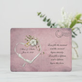 carte postale rose de coeur blanc et ruban (Debout devant)