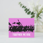 Carte postale rose "Ensemble, nous nous levons" (Debout devant)