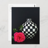 Carte Postale Rose et vase checkered (Devant / Derrière)