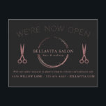 Carte Postale Rose Gold Circle Salon Logo Nous sommes Open Covid<br><div class="desc">Logo du salon Gold Circle rose Nous sommes Open Covid Postcard. Ce design présente un élégant logo circulaire en or rose abstrait moderne. Personnalisez ce design professionnel personnalisé avec votre propre texte.</div>