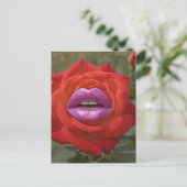 Carte Postale Rose rouge avec collage de lèvres roses (Debout devant)