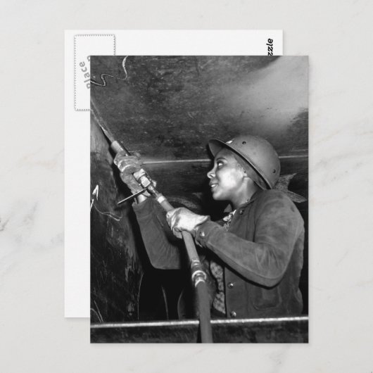 Carte Postale Rosie Riveter Scaling from Liberty Ship (Devant / Derrière)