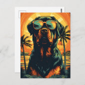 Carte Postale Rottweiler avec lunettes de soleil à la plage (Devant / Derrière)