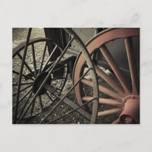 Carte Postale Roues de panier de ferme antique