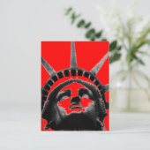 Carte postale Rouge noir blanc Statue de Liberty P (Debout devant)