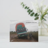 Carte postale Route boueuse (Debout devant)