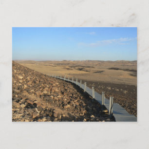 Carte Postale Route en bois menant à un sommet de colline