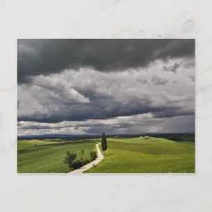 Carte Postale Route et nuages d'orage, région rurale de Toscane,