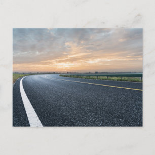 Carte Postale Route Tarmac vide contre Sunset Sky