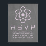 Carte Postale RSVP Chalkboard atomique violet<br><div class="desc">Carte de réponse du Mariage de Chalkboard Atomique mignonne et nerveuse avec un simple symbole atomique en lavande sur un tableau de Chalkboard look arrière - plan. Cette carte postale de mariage geeky et amusant RSVP est parfaite pour le couple passionné de science ! Facile à customiser, il suffit d'ajouter...</div>