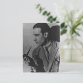 Carte Postale Rudolph Valentino photo vintage (Debout devant)