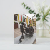 Carte Postale Rue à Carthagène, la Colombie (Debout devant)