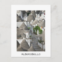 Rue avec trulli maisons à Alberobello, Pouilles