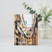 Carte Postale Rue étroite à Venise (Debout devant)